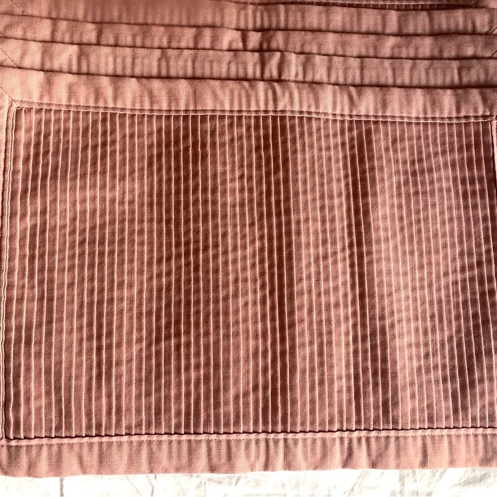 Vintage Pier 1 Set of 8 Mauve Pleated Placemats
